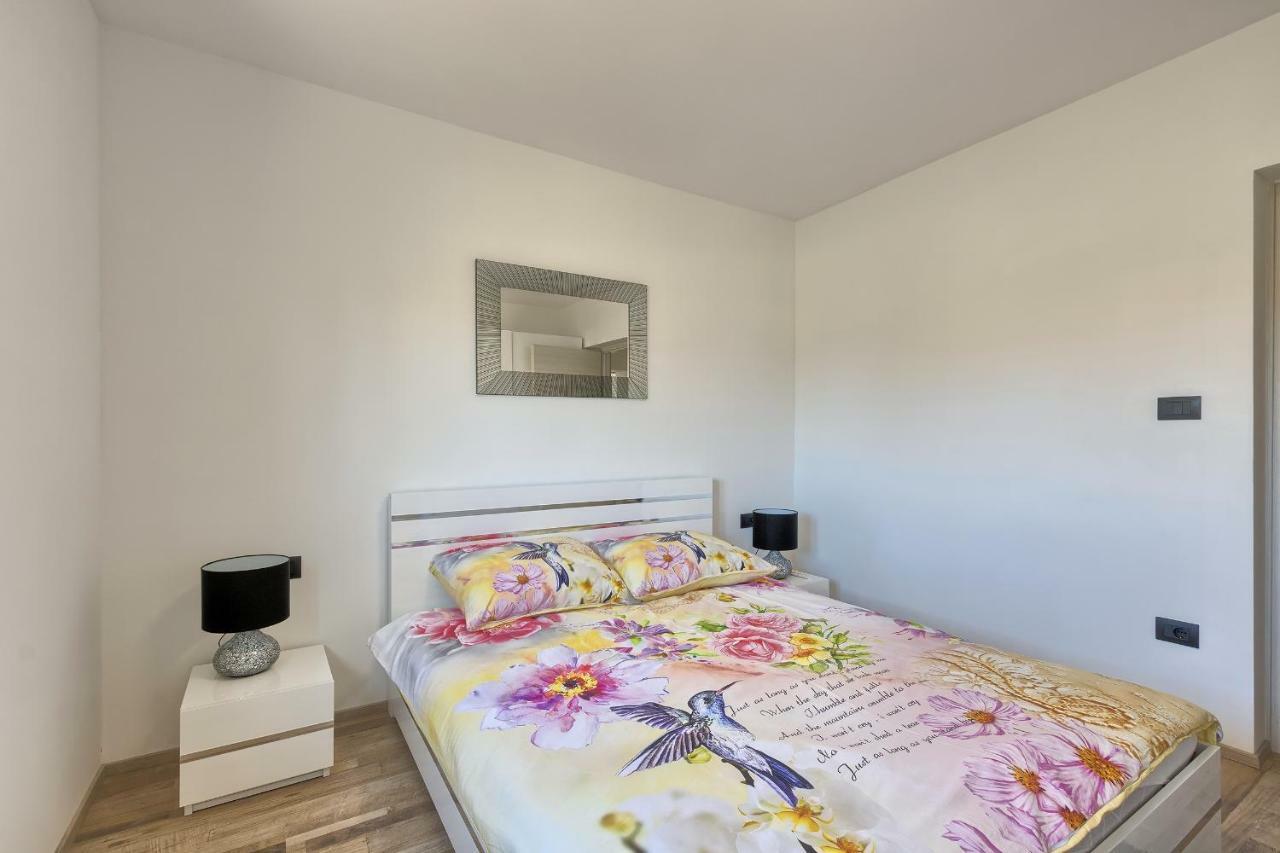 Rose Apartment Fažana Екстериор снимка